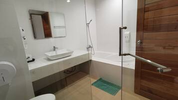 Separate tub and shower, deep soaking tub, rainfall showerhead
