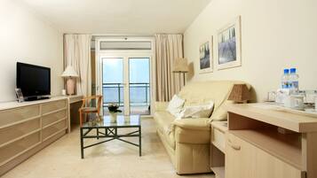 Apartment | 1 bedroom, minibar, in-room safe, desk