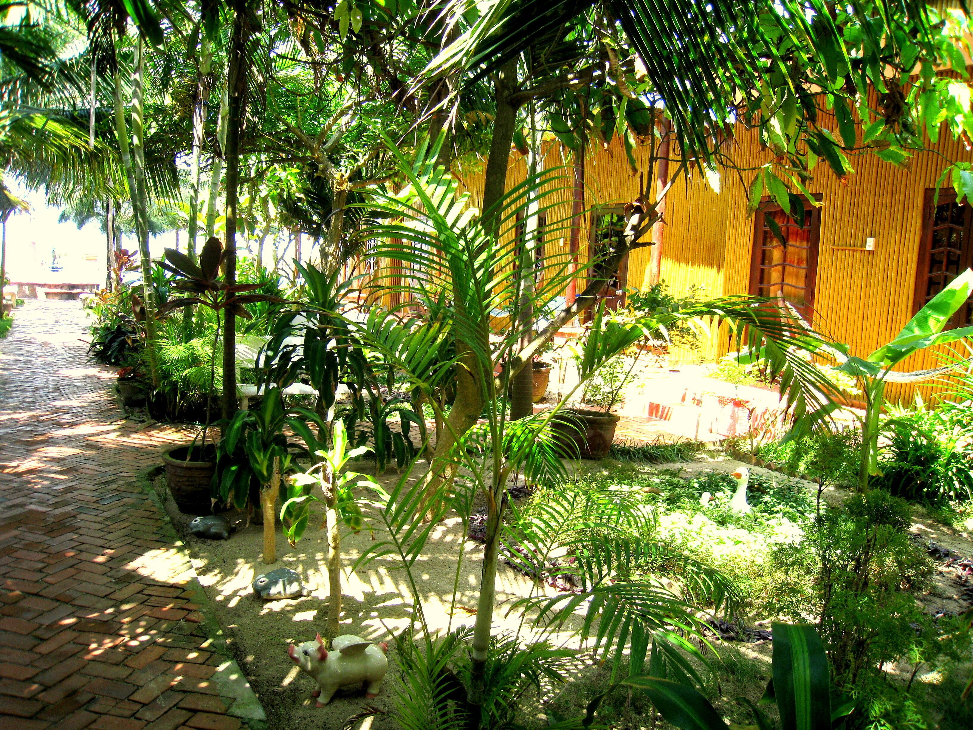 bungalow, garden view (seaside) | view from room
