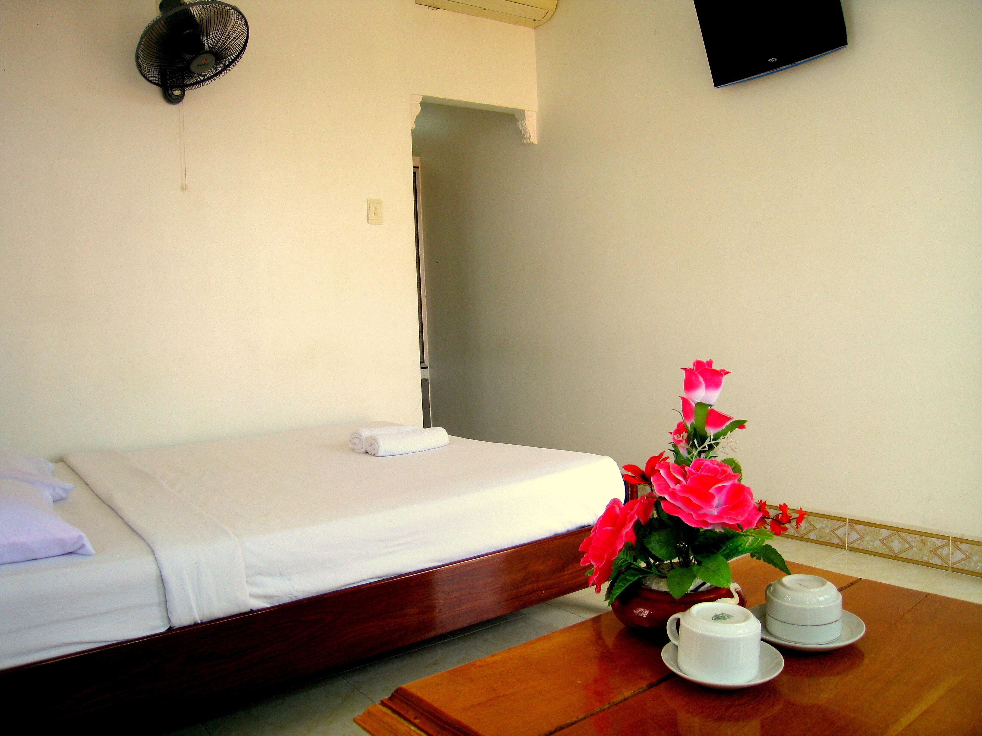 standard room | minibar, in-room safe, desk, free wifi