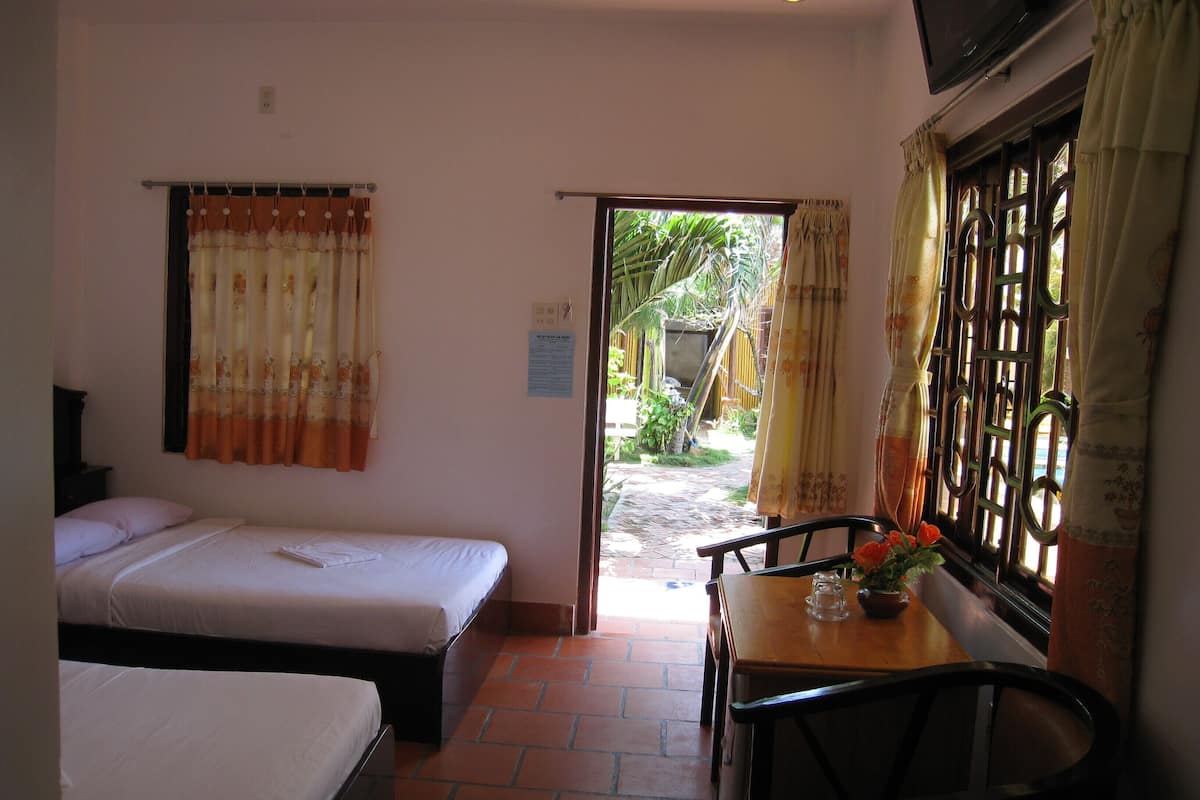 Bungalow, Garden View (Seaside) | Minibar, in-room safe, desk, free WiFi