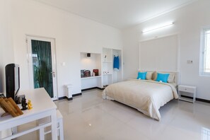 Calming Suite Double (No Ensuite Bathroom)  | Premium bedding, desk, rollaway beds, free WiFi - Retreat Home Hoian (Da Nang)