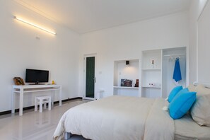 Calming Suite Double (No Ensuite Bathroom)  | Premium bedding, desk, rollaway beds, free WiFi - Retreat Home Hoian (Da Nang)