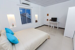 Premium bedding, desk, rollaway beds, free WiFi - Retreat Home Hoian (Da Nang)