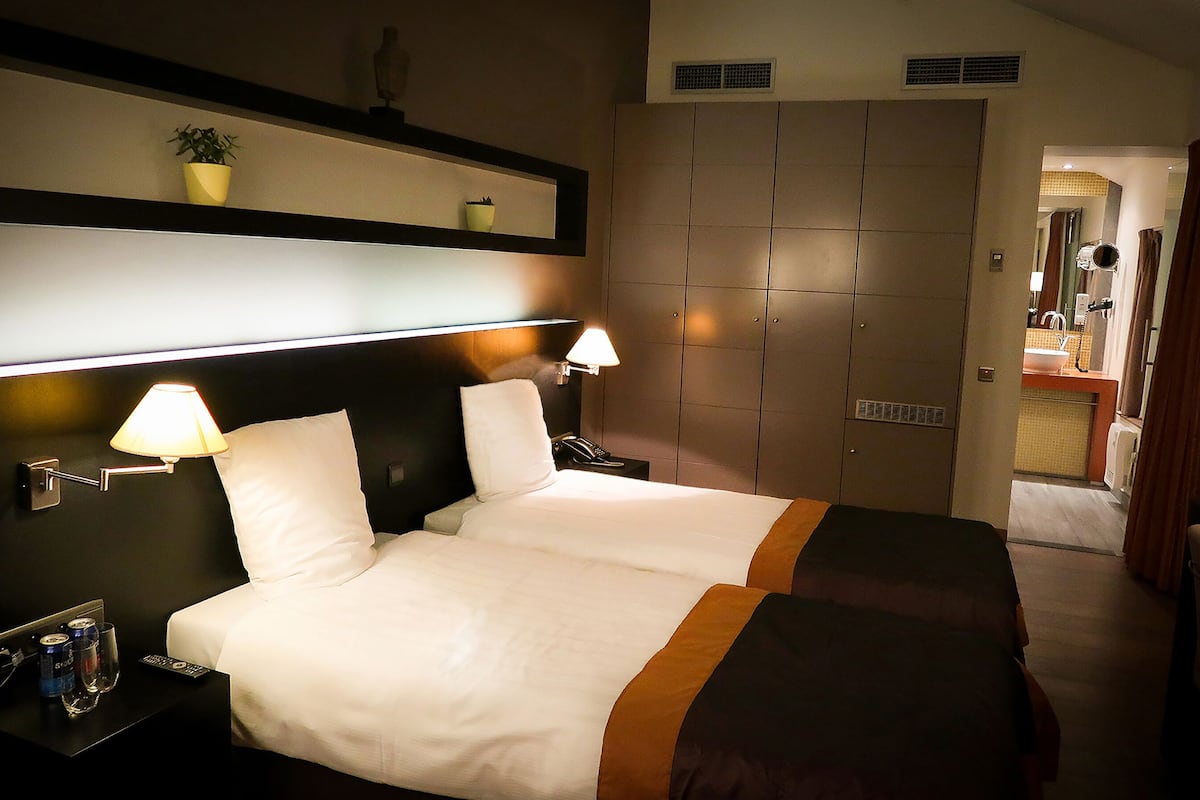 comfort room, 2 single beds | hypo-allergenic bedding, down duvets, minibar, in-room safe