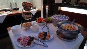 Breakfast buffet - Hotel Van Eyck (Maaseik)