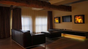 Hypo-allergenic bedding available, down comforters, minibar - Hotel Van Eyck (Maaseik)
