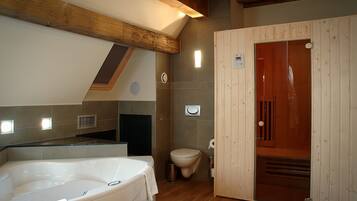 Kostenlose Toilettenartikel, Haartrockner, Hausschuhe, Bidet