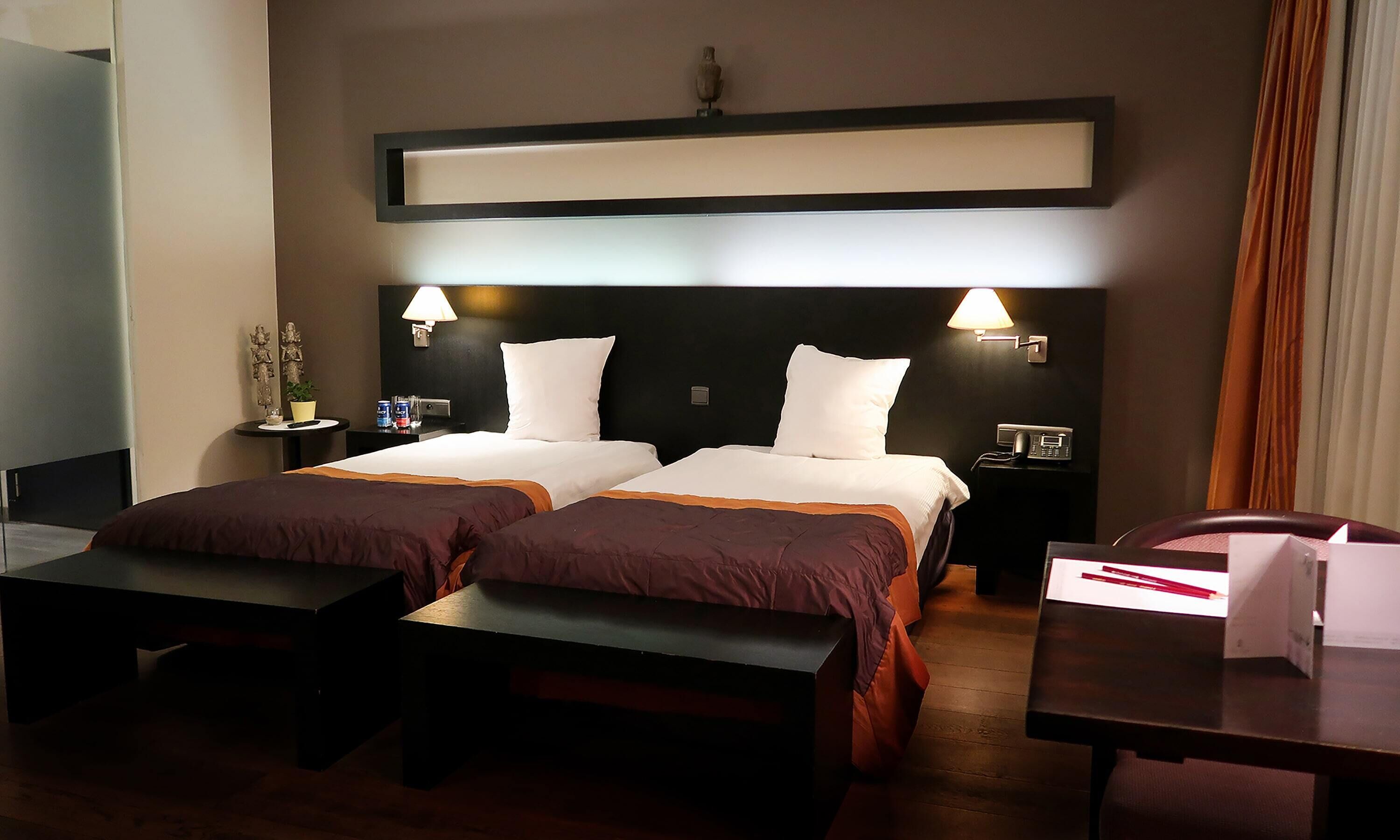 deluxe twin room, 2 single beds | hypo-allergenic bedding, down duvets, minibar, in-room safe