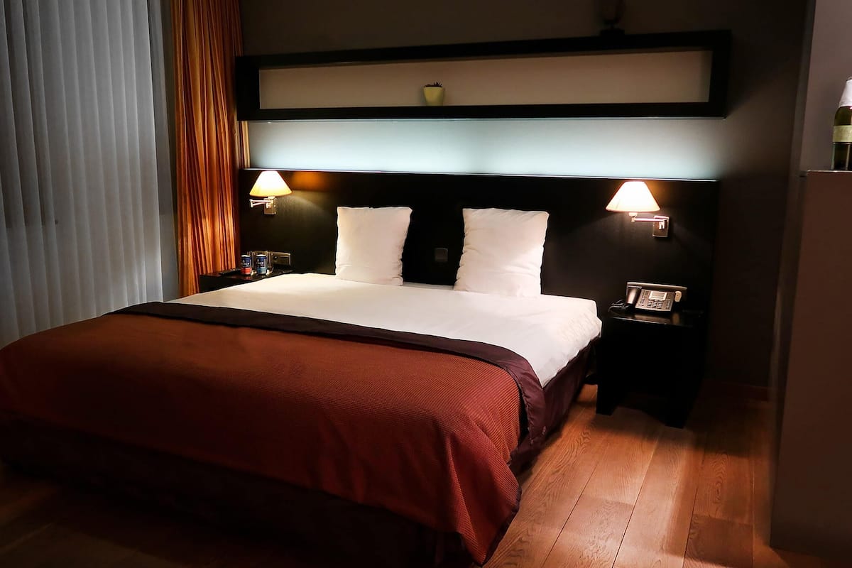 deluxe double room, 1 king bed | hypo-allergenic bedding, down duvets, minibar, in-room safe