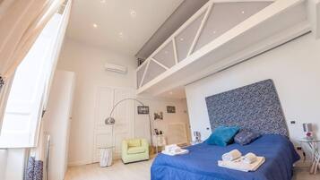 Deluxe Suite, City View