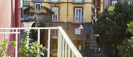 Junior-Vierbettzimmer, Stadtblick | Balkon