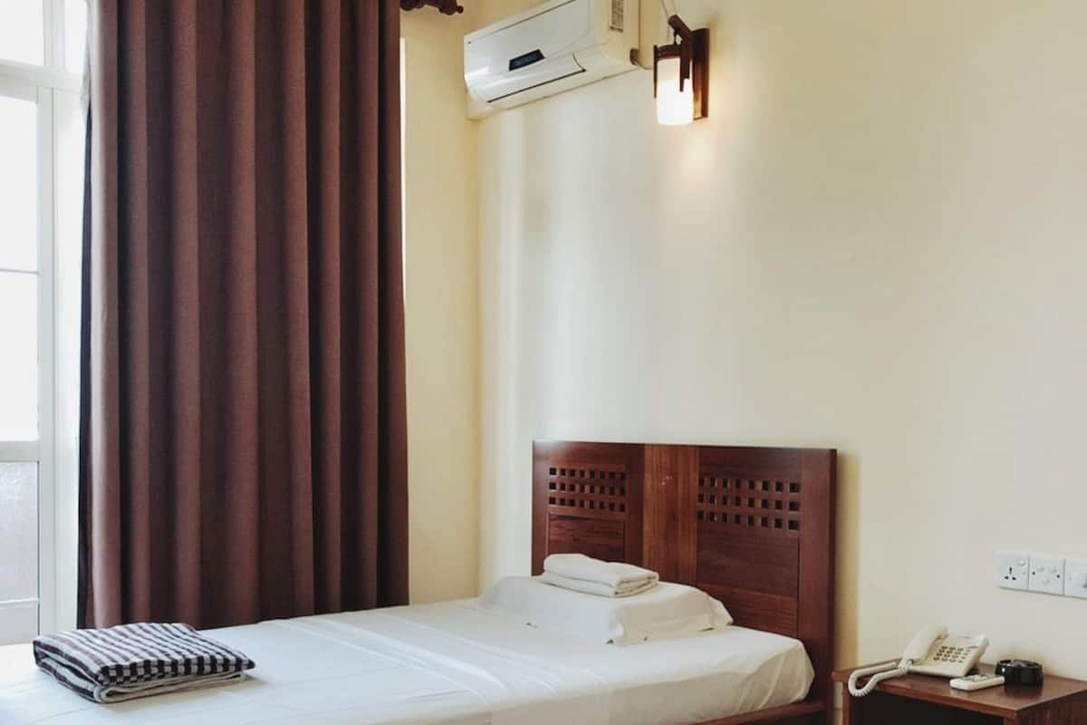 Quartos à prova de som, ferros/tábuas de passar roupa, Wi-Fi de cortesia