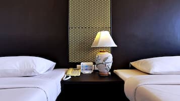 Standard Twin Room | โต๊ะทำงาน, พื้นที่ทำงานแบบใช้แล็ปท็อป, ผ้าม่านกันแสง, เตียงเสริม/เปล