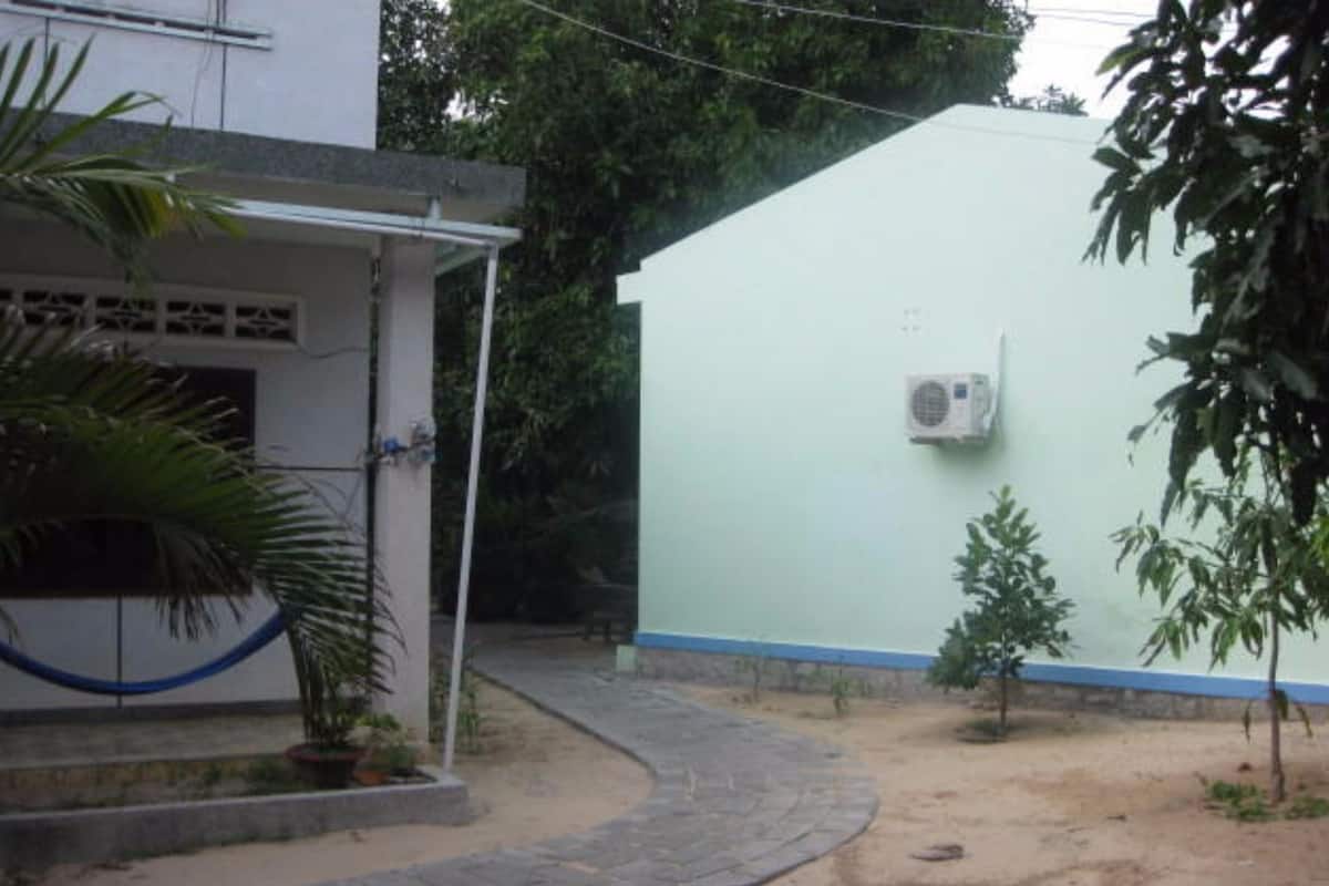 Family Room, Garden View | Minibar, desk, free WiFi