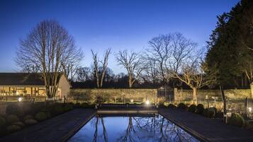 ์์ฆ๋ณ๋ก ์ด์๋๋ ์ผ์ธ ์์์ฅ