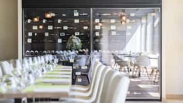 Lunch and dinner served, French cuisine