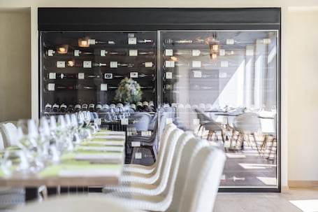 Lunch and dinner served, French cuisine