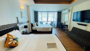 Family Room Seaview | Zimmersafe, Verdunkelungsvorhänge, kostenloses WLAN, Bettwäsche