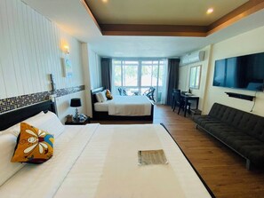 Family Room Seaview | Két bảo mật tại phòng, màn/rèm cản sáng 