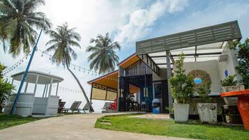 ด้านหน้าที่พัก