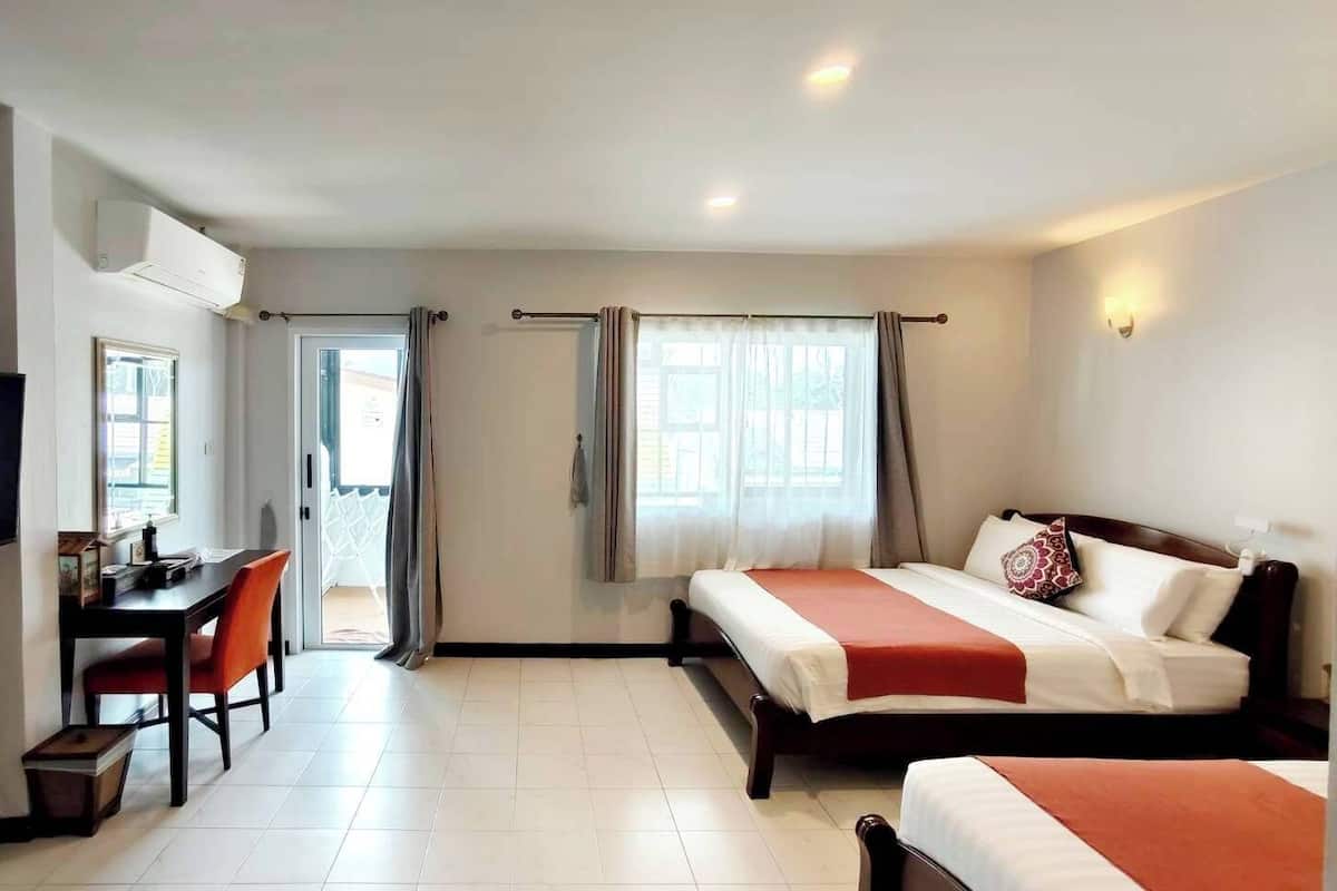 Triple room | 1 bedroom, in-room safe, blackout curtains, free WiFi