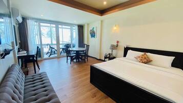 Family Room Seaview | Caja de seguridad en la habitación, cortinas blackout y wifi gratis