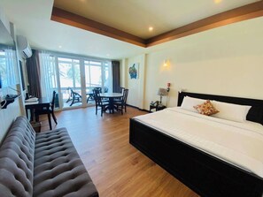 Family Room Seaview | 客房内保险箱、遮光窗帘、免费 WiFi、床单