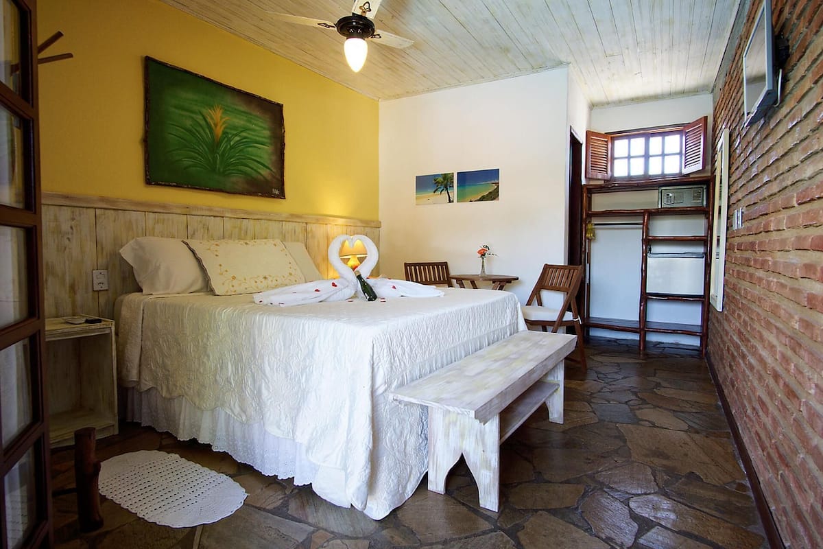 Egyptian cotton sheets, premium bedding, minibar, in-room safe