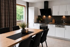 Apartment, 2 Bedrooms, Kitchen, Mountain View | Private kitchen | Coffee/tea maker, fridge, microwave, oven