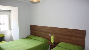 Kamer, 1 twee- of 2 eenpersoonsbedden | Een bureau, verduisterende gordijnen, gratis wifi, beddengoed