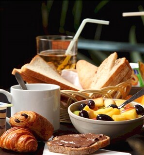 Daily buffet breakfast for a fee