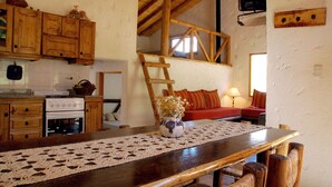 Cabane (Oeste) | Cuisine privée | Grand réfrigérateur, micro-ondes, plaque de cuisson, grille-pain