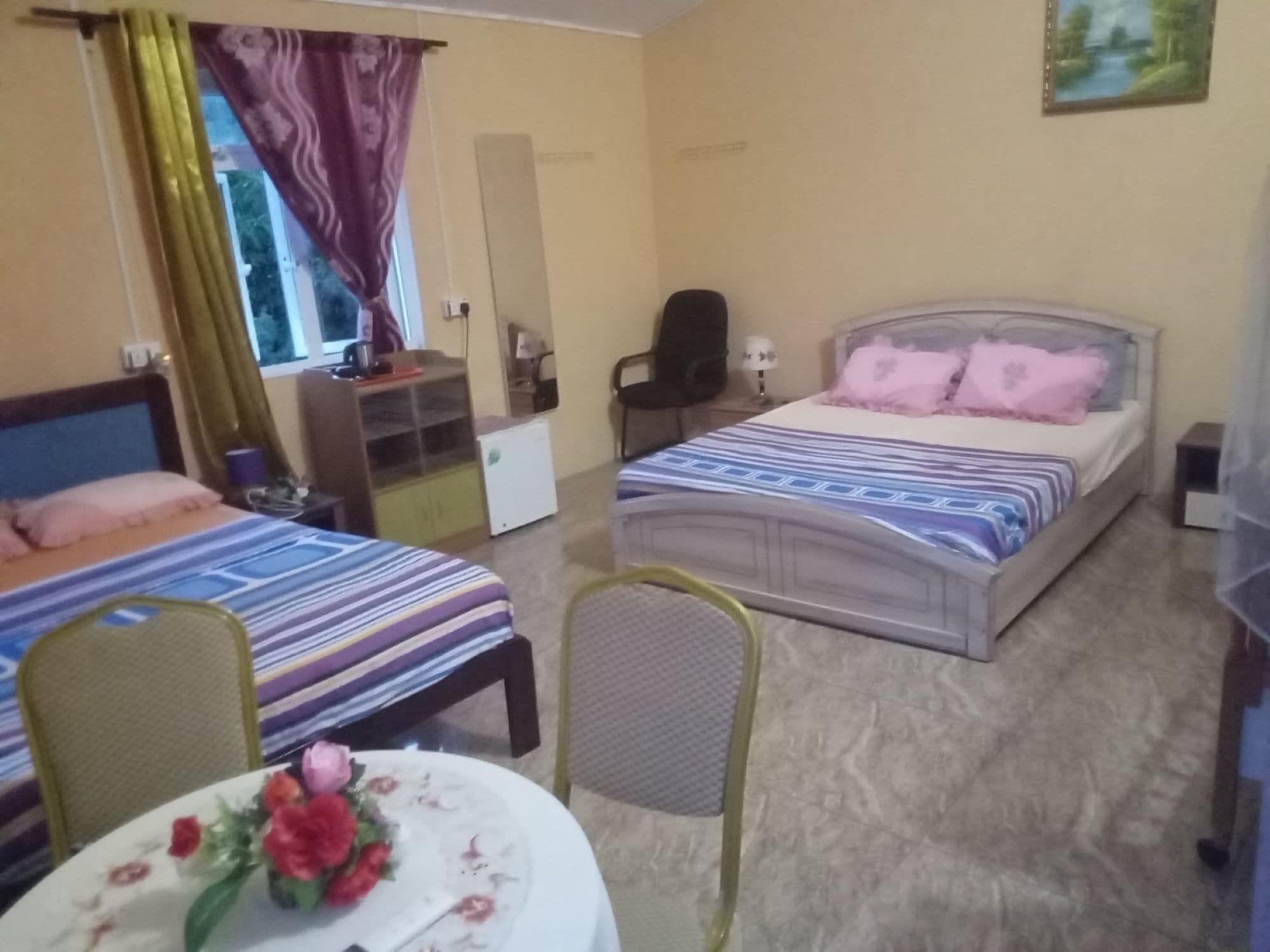 Chambre Familiale, vue jardin | Bureau, fer et planche à repasser, Wi-Fi gratuit, draps fournis