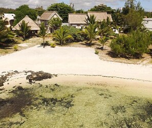 Private beach, beach umbrellas, beach towels - Chateau de Feuilles (Poste Lafayette)