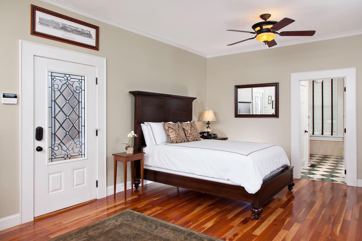 Kenneth | Premium bedding, pillowtop beds, iron/ironing board, rollaway beds