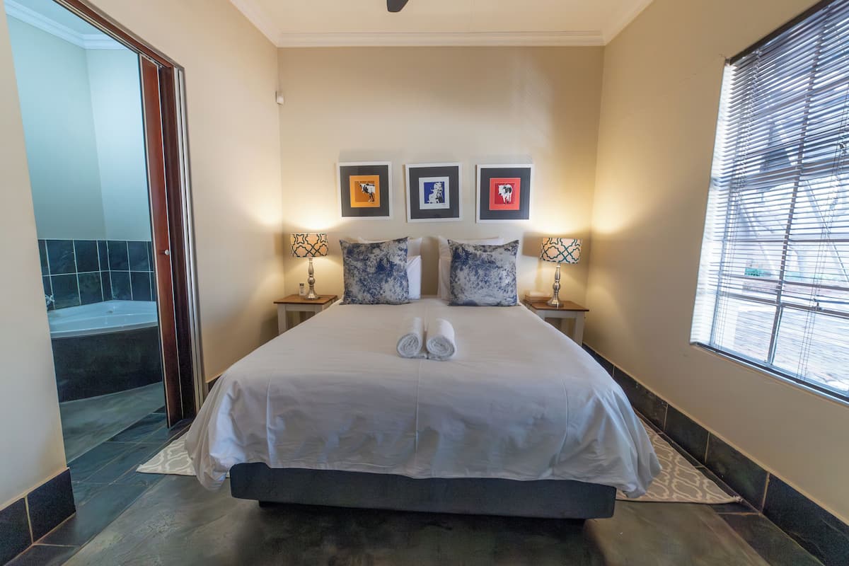 Classic Apartment, 1 Queen Bed, Private Bathroom | In-room safe, individually decorated, desk, free WiFi