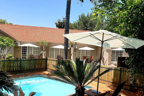 Außenpool, geöffnet von 08:00 Uhr bis 18:00 Uhr, Liegestühle