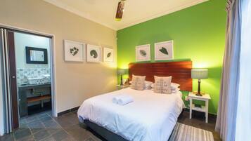 Kamar Double Standar, 1 Tempat Tidur Queen, kamar mandi pribadi | Brankas, didekorasi berbeda-beda, meja kerja, dan Wi-Fi gratis