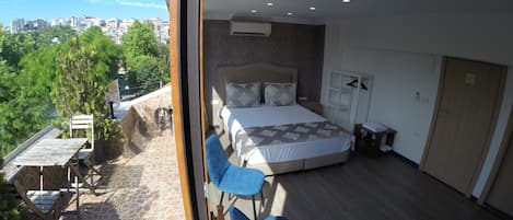 Deluxe Double Room, Balcony | Premium bedding, minibar, desk, blackout drapes