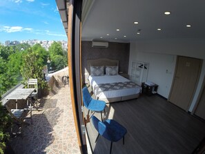 Ropa de cama de alta calidad, minibar, escritorio y cortinas blackout 