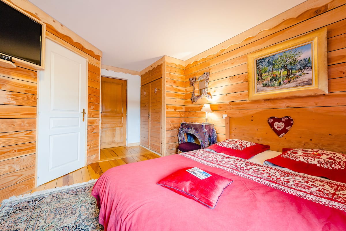 Quadruple Room, Private Bathroom | 1 bedroom, WiFi