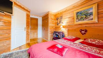 Quadruple Room, Private Bathroom | 1 bedroom, WiFi