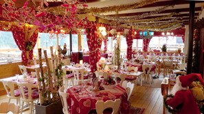 Serveert ontbijt, lunch, diner, regionale gerechten 