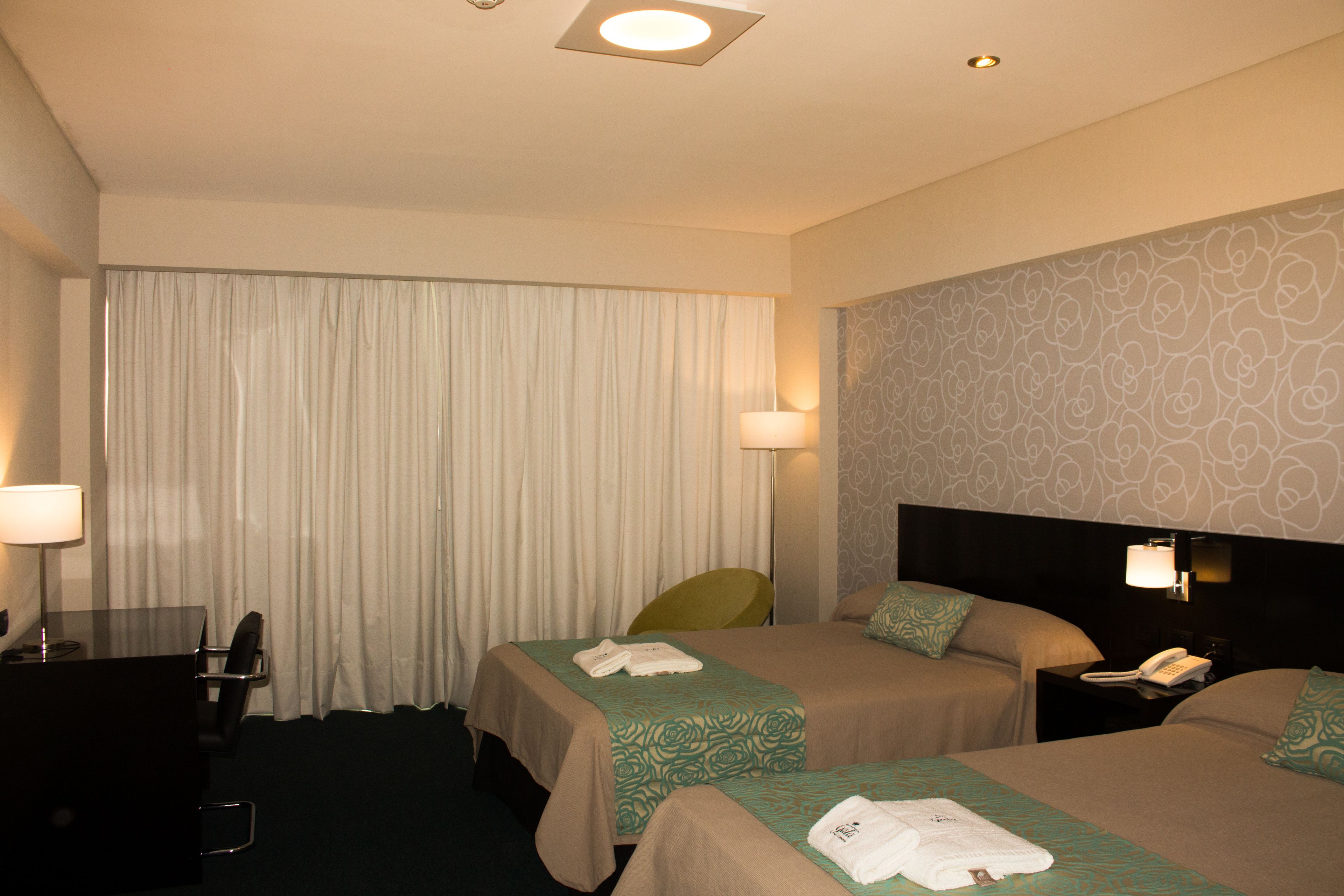 deluxe twin room | minibar, in-room safe, desk, blackout curtains