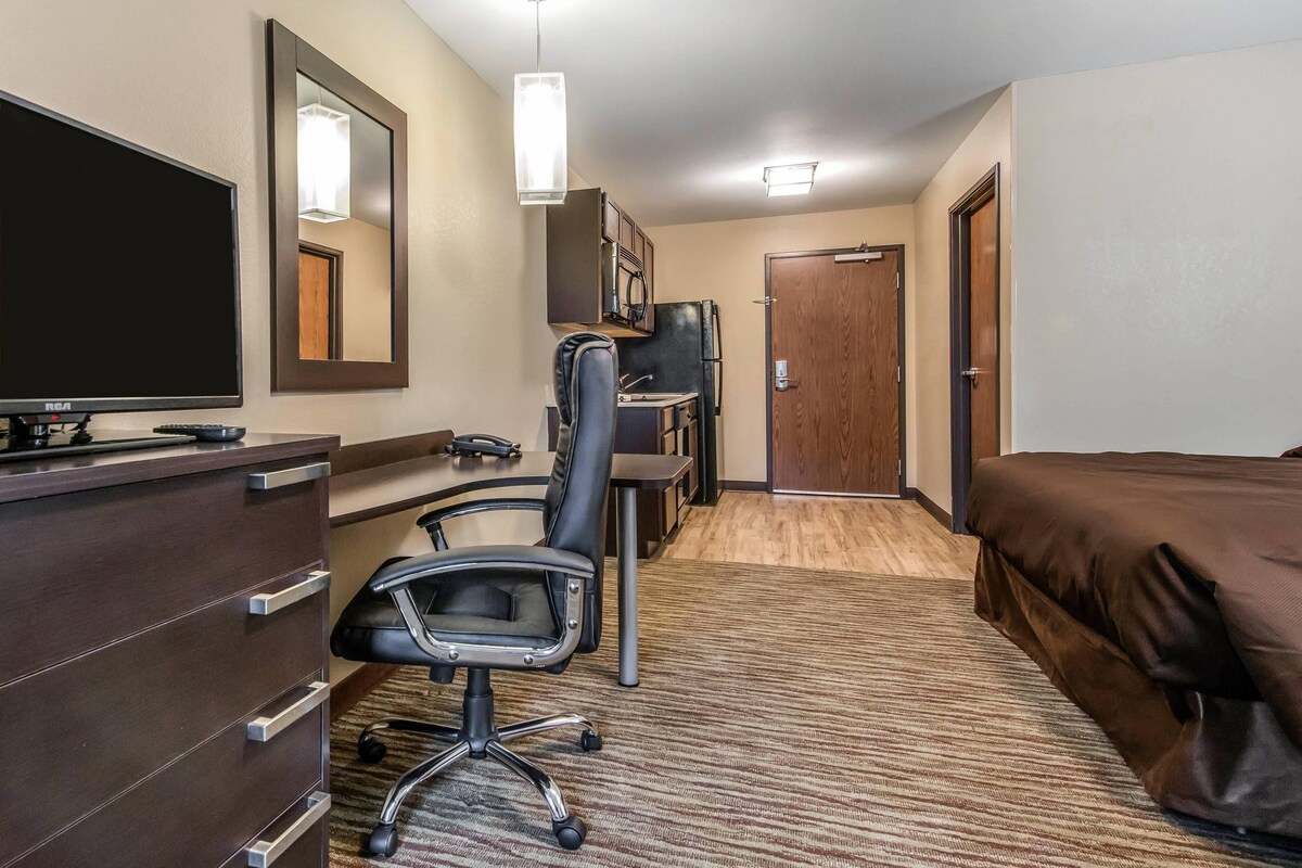 Room, 2 Queen Beds, Non Smoking (Efficiency, Access Tub, Pet Friendly)