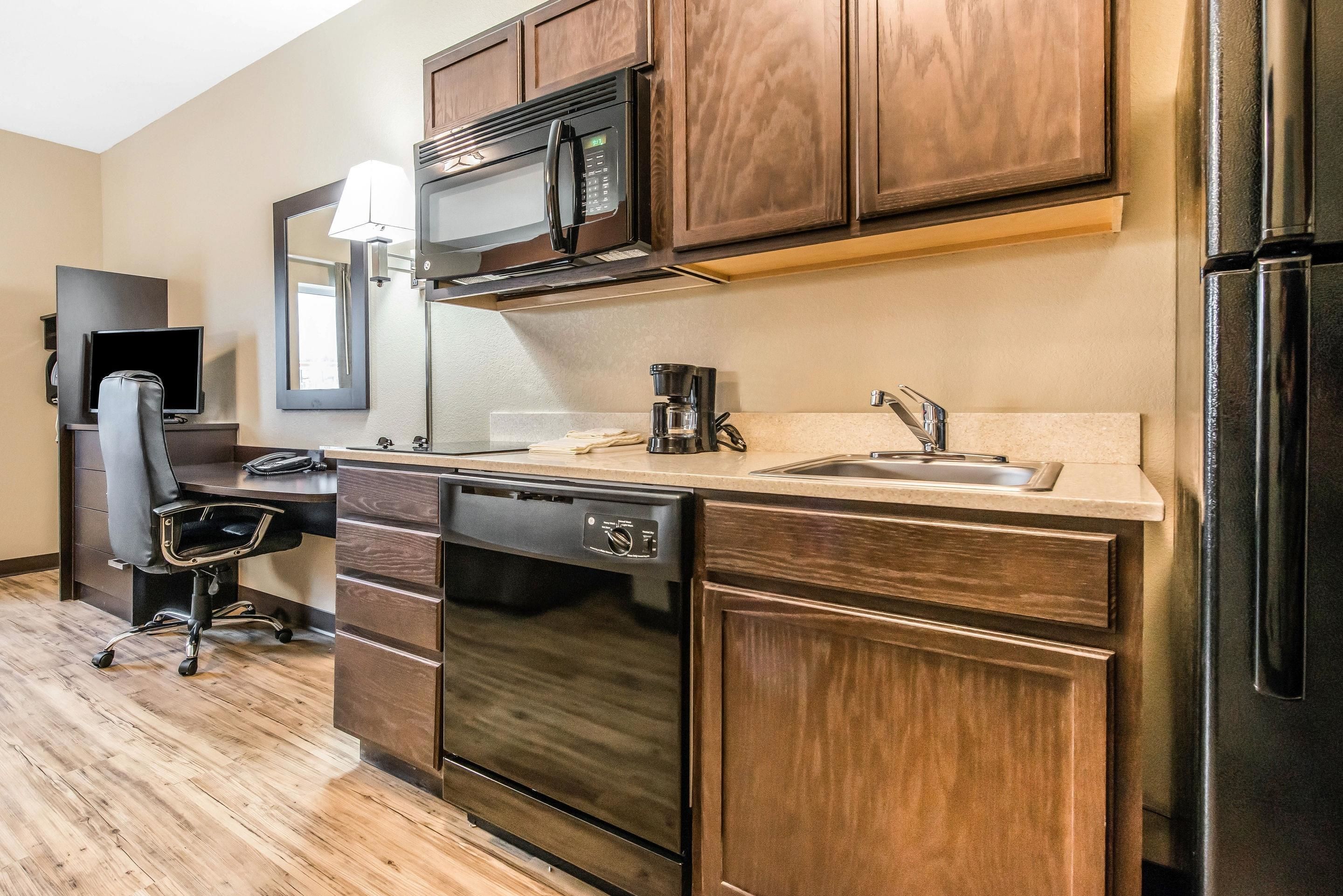 デスク、アイロン / アイロン台、WiFi (無料)、ベッドシーツ