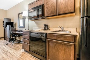 Skrivbord, strykjärn/strykbräda, gratis wi-fi och sängkläder