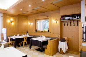 Breakfast, lunch and dinner served - Hotel Ristorante Alla Nave (Lavis)