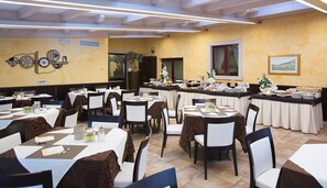 Daily buffet breakfast (EUR 10 per person) - Hotel Ristorante Alla Nave (Lavis)